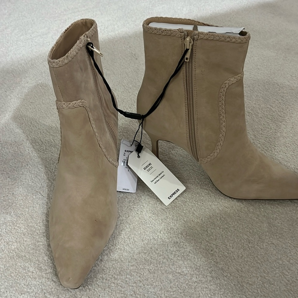 Express women’s suede boots size 9